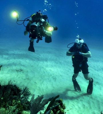 corals-divers-diving-rokpak-pioneer-series